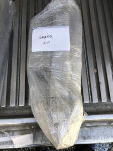 三脚 プチプチ梱包