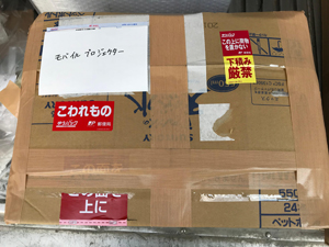 「精密機器」「壊れ物」「取扱注意」などのシール
