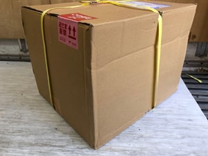 逆さま厳禁 注意喚起 シール 必ず貼る