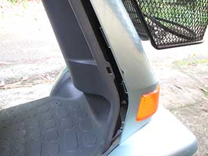 鹿児島 電動車椅子 セニアカー シニアカー 外装 外れている