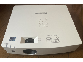 パナソニック 液晶レーザープロジェクター 中古