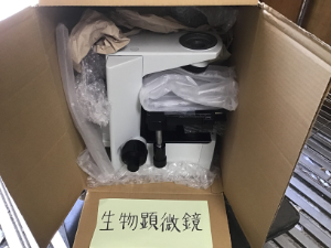 生物顕微鏡 梱包