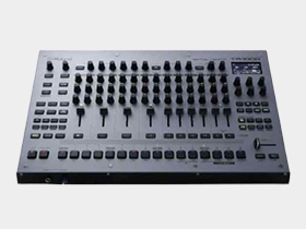 ローランド リズムマシン TR-1000