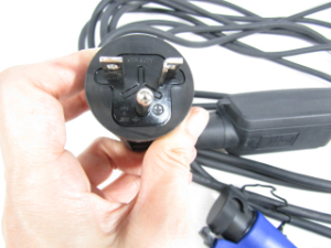 電気自動車 充電ケーブル コンセント