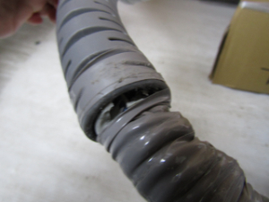 業務用脱毛機 ルミクス プローブのホース 破損