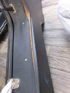 アコースティックギター ハードケース 汚れ 剥がれ