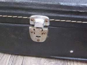 アコースティックギター ハードケース 金具 破損
