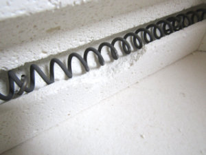 電気炉 炉内ヒーター線（コイル）近く 欠け