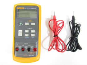 Fluke 電流・電圧校正器 中古
